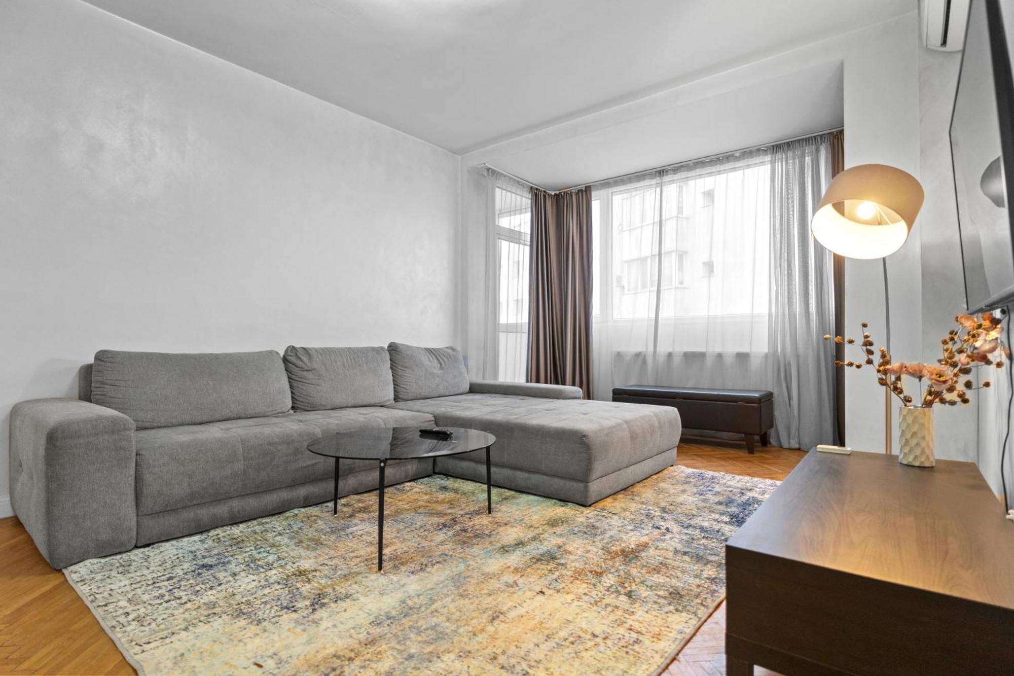 New Luxurious With Park View Apartament Bucureşti